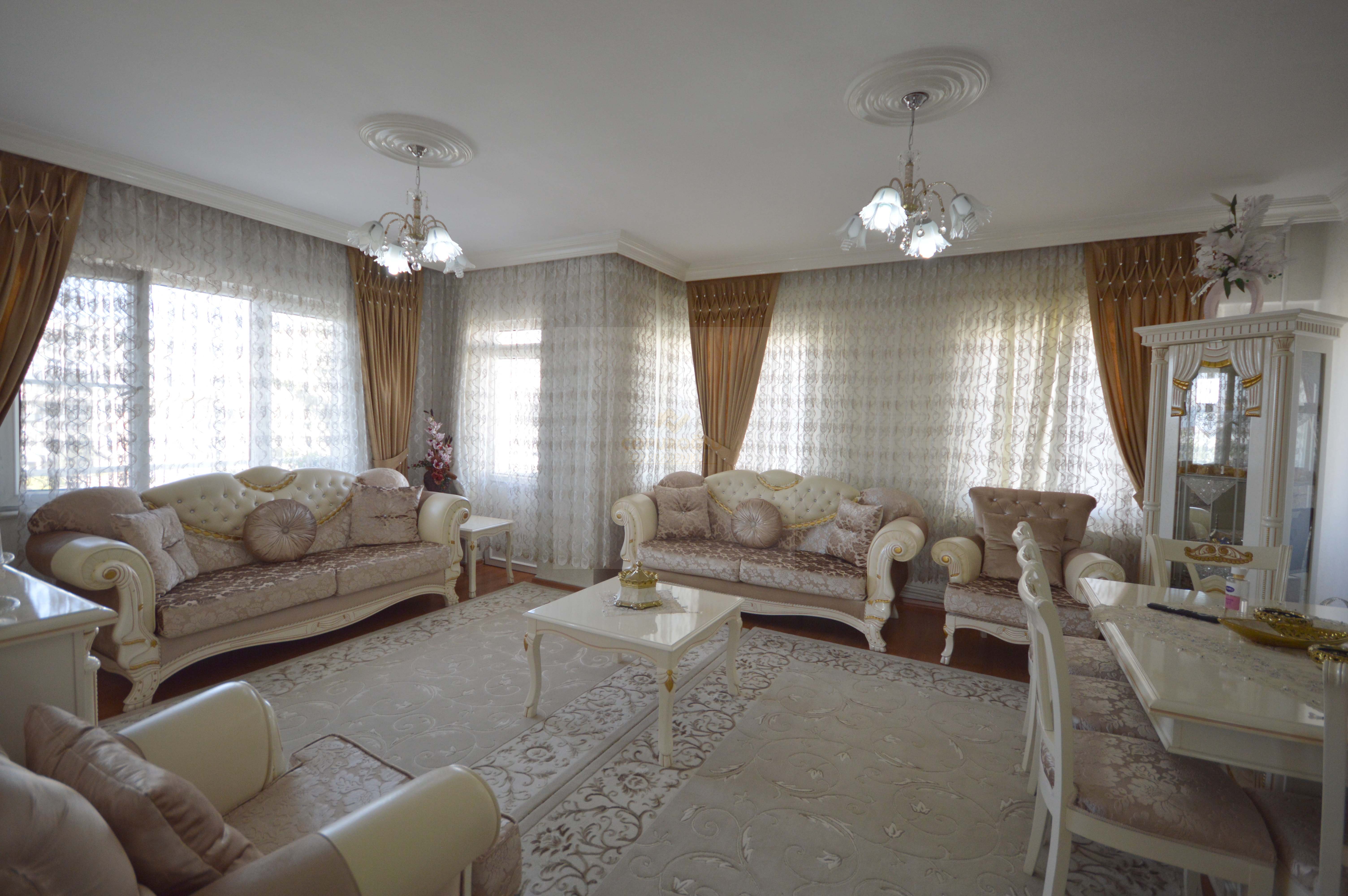 GÜNEYKENT'DE ÜNİVERSİTEYE YAKIN MERKEZİ KONUMDA GENİŞ 3+1 DAİRE