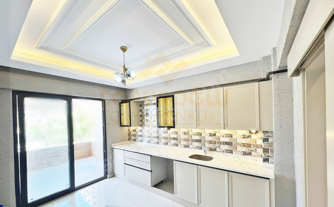 S.İÇERİSİNDE CADDE ÜZERİNDE ARAKAT ULTRA LÜKS 2+1 DAİRE FIRSATI